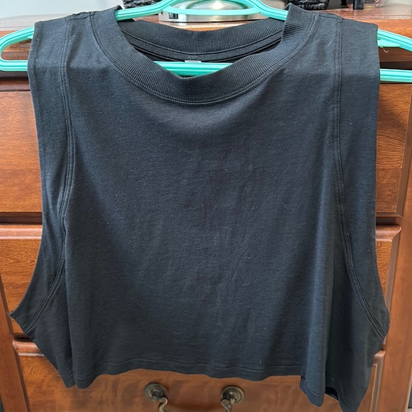 Lululemon Cropped black shirt - Picture 1 of 4